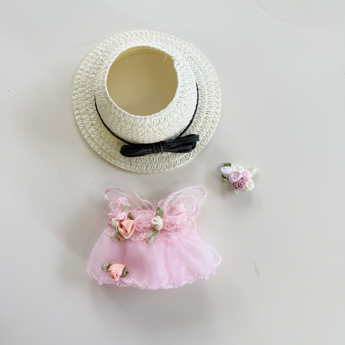 Handmade Floral Dress and Sunhat Set for Labubu – Summer Outfit for Dolls Compatible with Labubu – Includes Dress, Hat, and Flower Clip