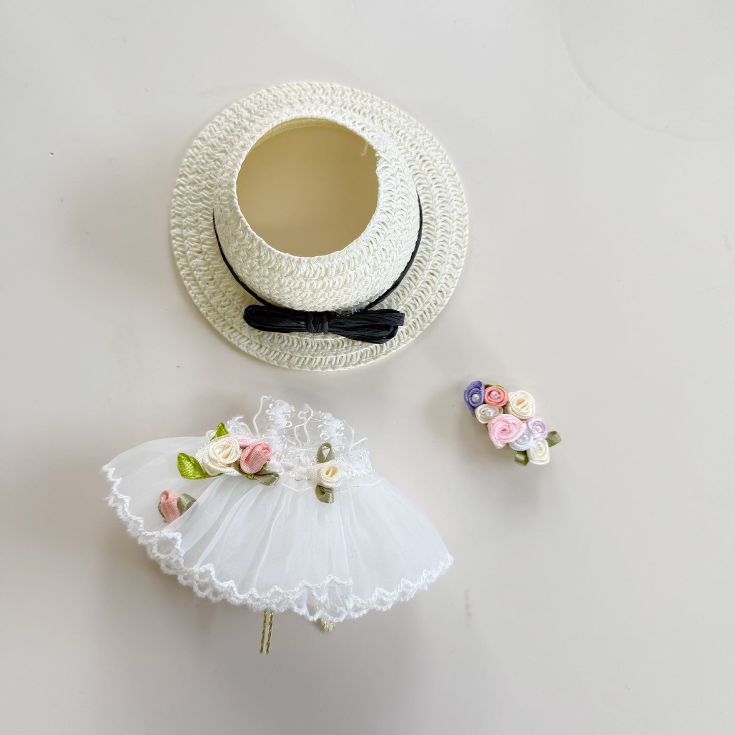 Handmade Floral Dress and Sunhat Set for Labubu – Summer Outfit for Dolls Compatible with Labubu – Includes Dress, Hat, and Flower Clip